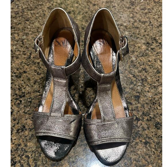 Sofft Pewter Silver Metallic T-Strap Peep Toe Heels - 8.5 Elegant Comfort Dressy - Picture 1 of 9